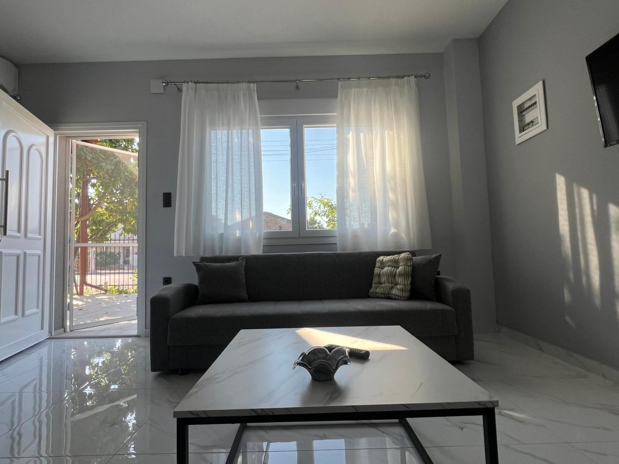Apartments Коринос Екстериор снимка