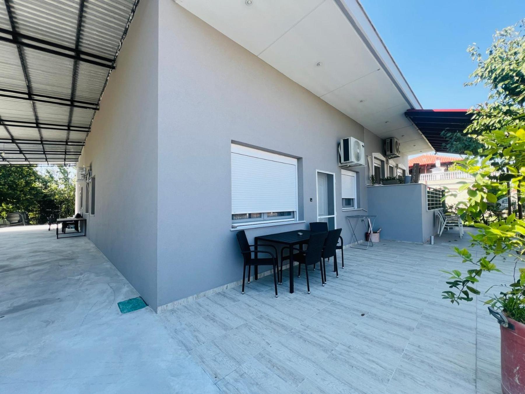 Apartments Коринос Екстериор снимка